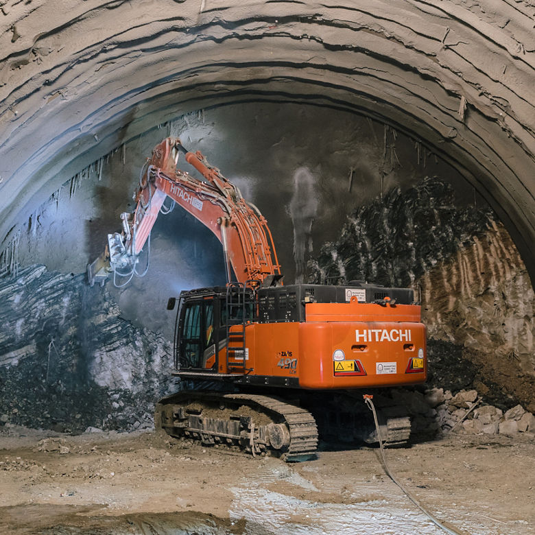 High-performing Hitachi excavator keeps Italian rail project on